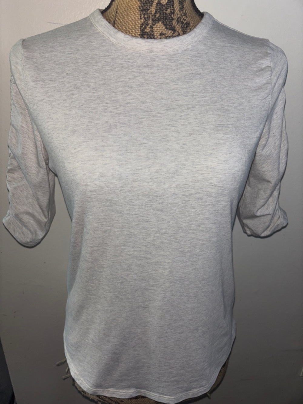 Classic  Sz XS Crewneck Short Sleeve Top - Light Gray rusching accent on sleeves